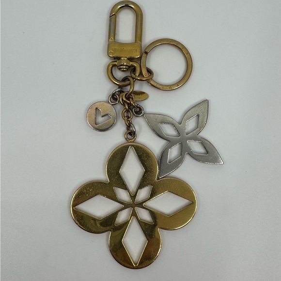 Louis Vuitton Two-Tone LV Malletage Blossom Bag Charm Keyring - Picture 1 of 12